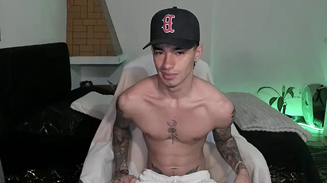 Snapshot of Damon__333 chatting on July 22, 2026, 12:23 am Damon 333 online show from July 22, 2026, 12:23 am