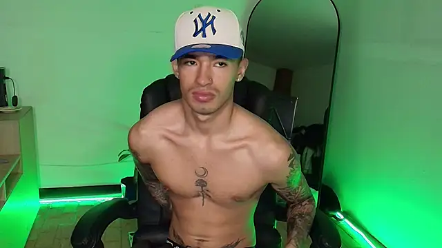 Damon  333 online show from December 3, 2025, 2:01 am