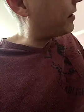 Pineapple04 online show from November 10, 2025, 2:33 pm