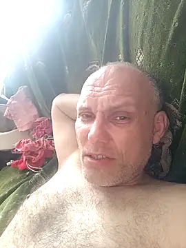 Pineapple04 online show from May 11, 2026, 6:48 am