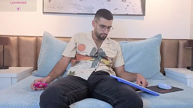 Ethan  Walker online show from March 17, 2026, 7:17 pm