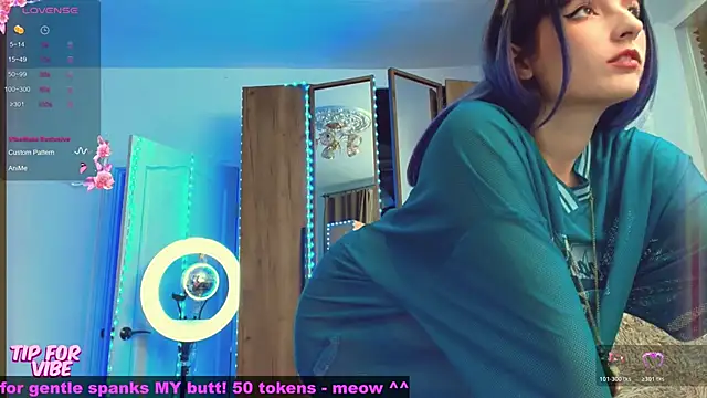 Snapshot of Toxic_Ellies chatting on November 22, 2025, 1:54 pm Toxic Ellies online show from November 22, 2025, 1:54 pm