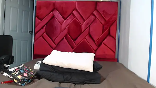 EvaMills1 online show from March 9, 2025, 3:05 pm