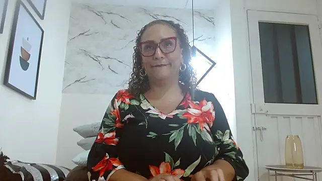 EvaMills1 online show from September 9, 2025, 9:13 pm