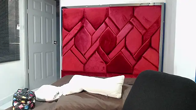 EvaMills1 online show from March 17, 2025, 7:48 pm