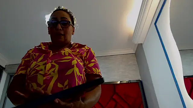 EvaMills1 online show from March 11, 2025, 9:04 pm