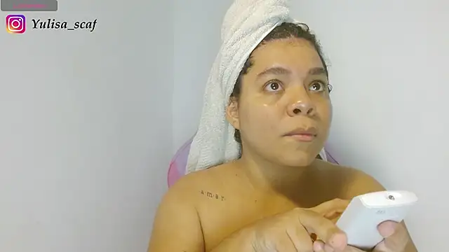 yulissa18 online show from May 19, 2026, 1:43 am