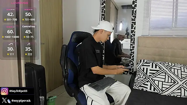 soyander03  online show from October 13, 2025, 11:23 am