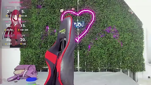 valentina 0  online show from December 15, 2025, 9:20 pm