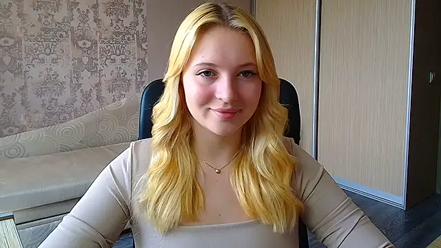 Snapshot of Milka_kiss_ chatting on July 4, 2026, 12:21 pm Milka kiss online show from July 4, 2026, 12:21 pm