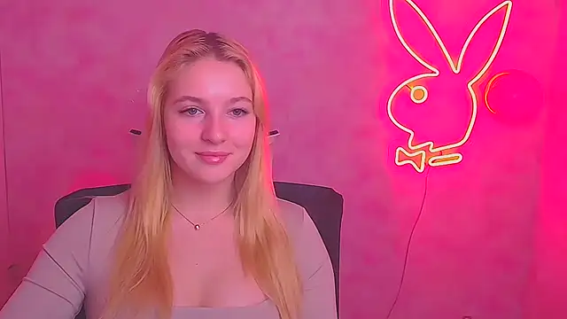 Snapshot of Milka_kiss_ chatting on February 16, 2025, 12:32 pm Milka kiss online show from February 16, 2025, 12:32 pm