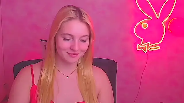 Snapshot of Milka_kiss_ chatting on February 17, 2025, 3:44 pm Milka kiss online show from February 17, 2025, 3:44 pm