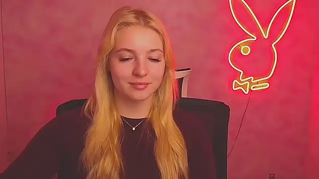 Snapshot of Milka_kiss_ chatting on March 15, 2025, 10:03 am Milka kiss online show from March 15, 2025, 10:03 am