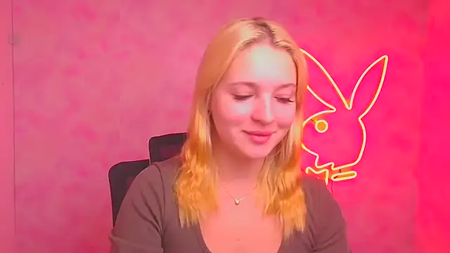 Snapshot of Milka_kiss_ chatting on October 17, 2025, 5:44 am Milka kiss online show from October 17, 2025, 5:44 am