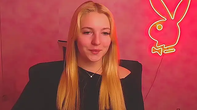 Snapshot of Milka_kiss_ chatting on March 20, 2025, 12:32 pm Milka kiss online show from March 20, 2025, 12:32 pm