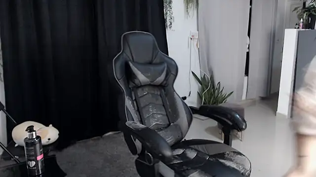 liz-beths online show from February 3, 2026, 7:46 am