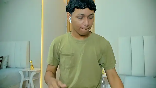 Snapshot of axel_ps chatting on December 3, 2025, 2:34 am axel ps online show from December 3, 2025, 2:34 am