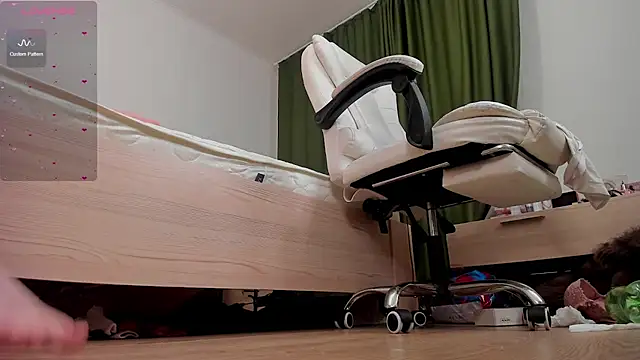 mirida fox online show from March 7, 2025, 3:29 am