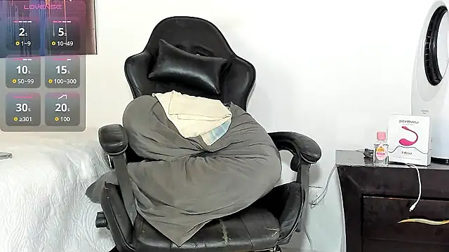 tizziano castillo  online show from March 9, 2026, 5:49 pm