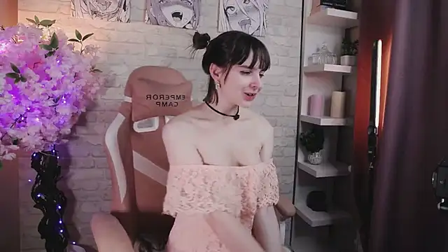 ManuTaya online show from December 8, 2024, 7:43 pm