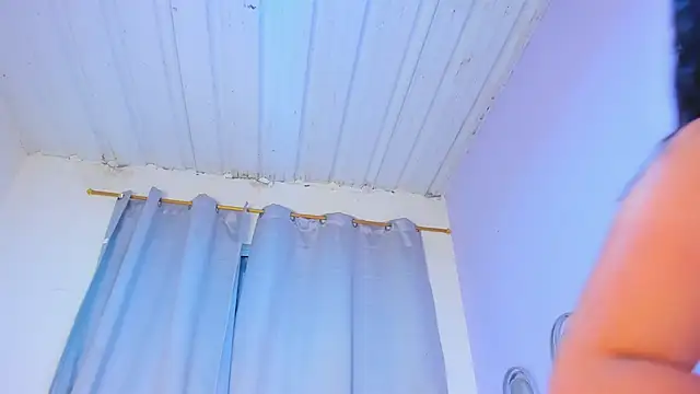 LunaMontiel online show from October 11, 2025, 2:12 am