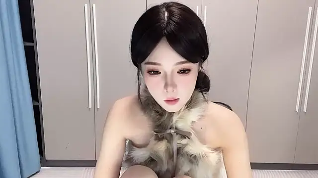 Q-ing online show from November 5, 2025, 12:30 pm