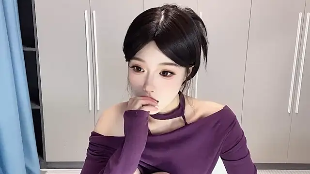 Q-ing online show from November 13, 2025, 1:04 pm