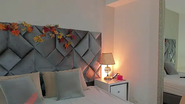 Luisa0110 online show from October 10, 2025, 10:21 pm