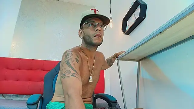 Andrey u92 online show from September 17, 2025, 11:29 pm