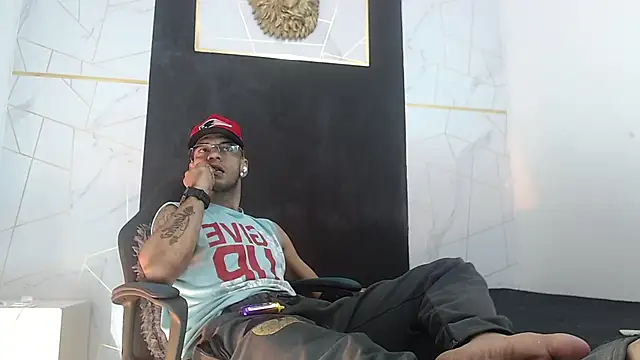 Andrey u92 online show from November 15, 2025, 3:32 am