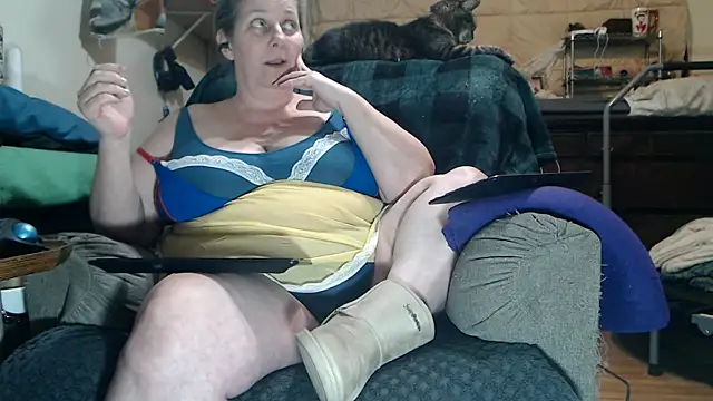 ladyscarlotta online show from February 16, 2026, 10:29 pm