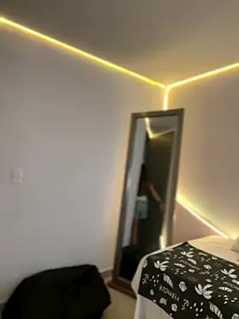 AmmyCollinsW online show from December 18, 2025, 9:18 pm