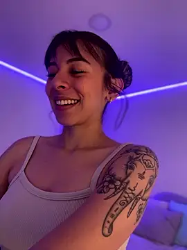 AmmyCollinsW online show from January 14, 2026, 10:46 pm