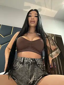 amirahylerr online show from December 15, 2024, 8:04 pm