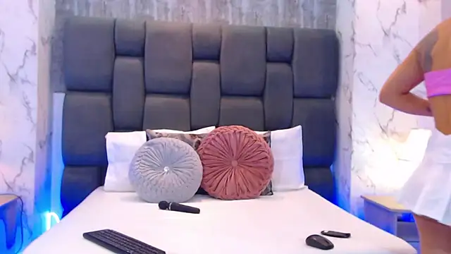 Snapshot of SophieWolkman chatting on November 13, 2025, 12:09 pm SophieWolkman online show from November 13, 2025, 12:09 pm