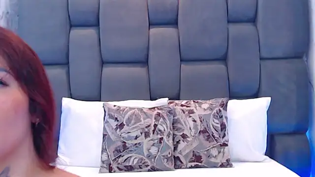 Snapshot of SophieWolkman chatting on October 17, 2025, 12:18 pm SophieWolkman online show from October 17, 2025, 12:18 pm