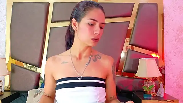 NicoleEsposito online show from September 23, 2025, 1:18 pm