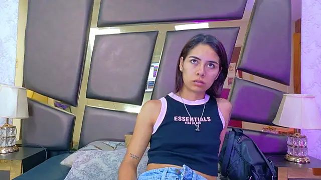 NicoleEsposito online show from November 8, 2025, 12:52 pm