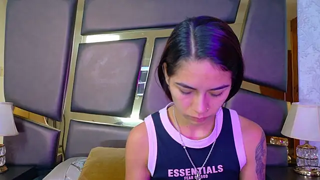 NicoleEsposito online show from November 13, 2025, 12:53 pm