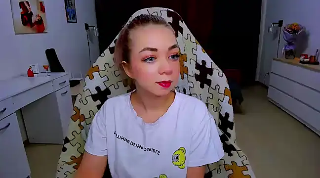 littleSiyfairy online show from February 8, 2025, 6:33 am