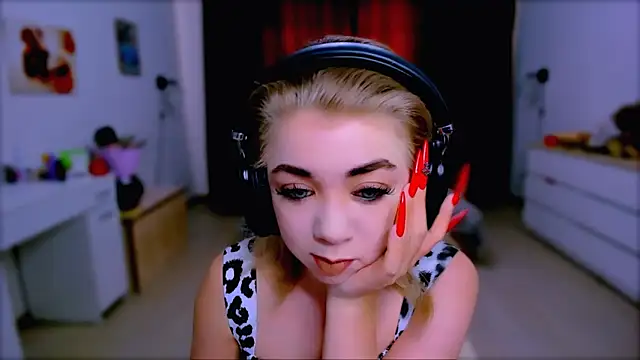 littleSiyfairy online show from September 19, 2025, 7:56 am