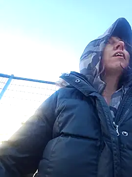 Snapshot of erinSmiles chatting on November 19, 2025, 7:14 pm erinSmiles online show from November 19, 2025, 7:14 pm