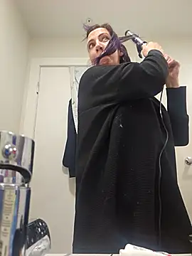 Snapshot of erinSmiles chatting on November 9, 2025, 8:40 am erinSmiles online show from November 9, 2025, 8:40 am