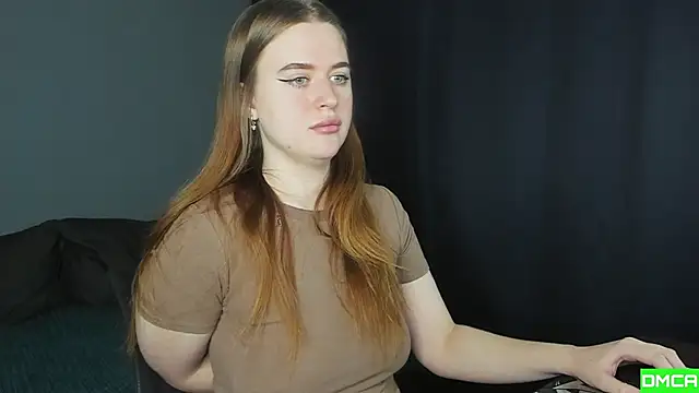 Pinku kitsune online show from November 17, 2025, 9:35 am