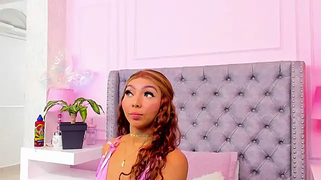 Snapshot of HaileeRoberts chatting on April 20, 2026, 12:30 pm HaileeRoberts online show from April 20, 2026, 12:30 pm
