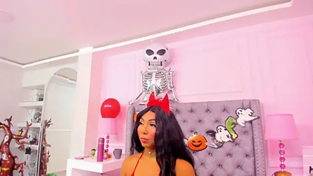 Snapshot of HaileeRoberts chatting on October 24, 2025, 12:48 pm HaileeRoberts online show from October 24, 2025, 12:48 pm