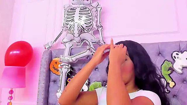 Snapshot of HaileeRoberts chatting on October 19, 2025, 1:14 pm HaileeRoberts online show from October 19, 2025, 1:14 pm