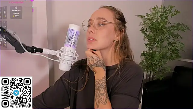 AngelPaull online show from March 11, 2025, 2:42 am