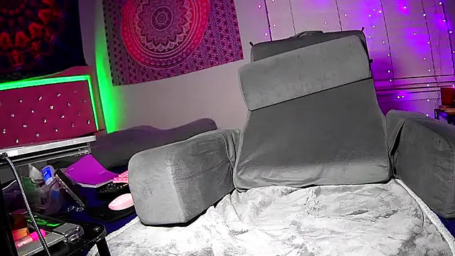 Tatithegoddess online show from October 21, 2025, 4:34 am