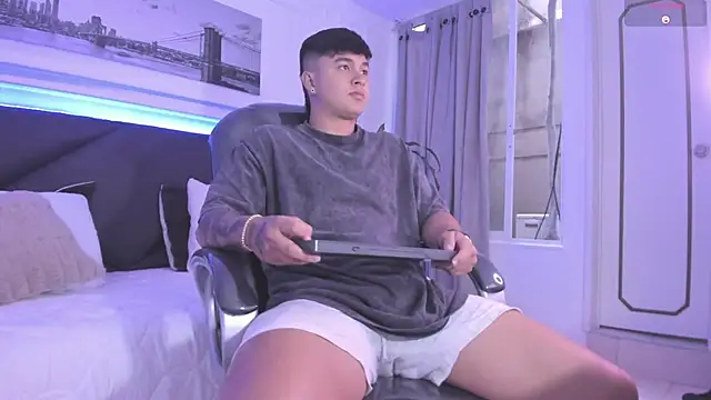 Cristopher strong online show from December 20, 2025, 3:04 pm